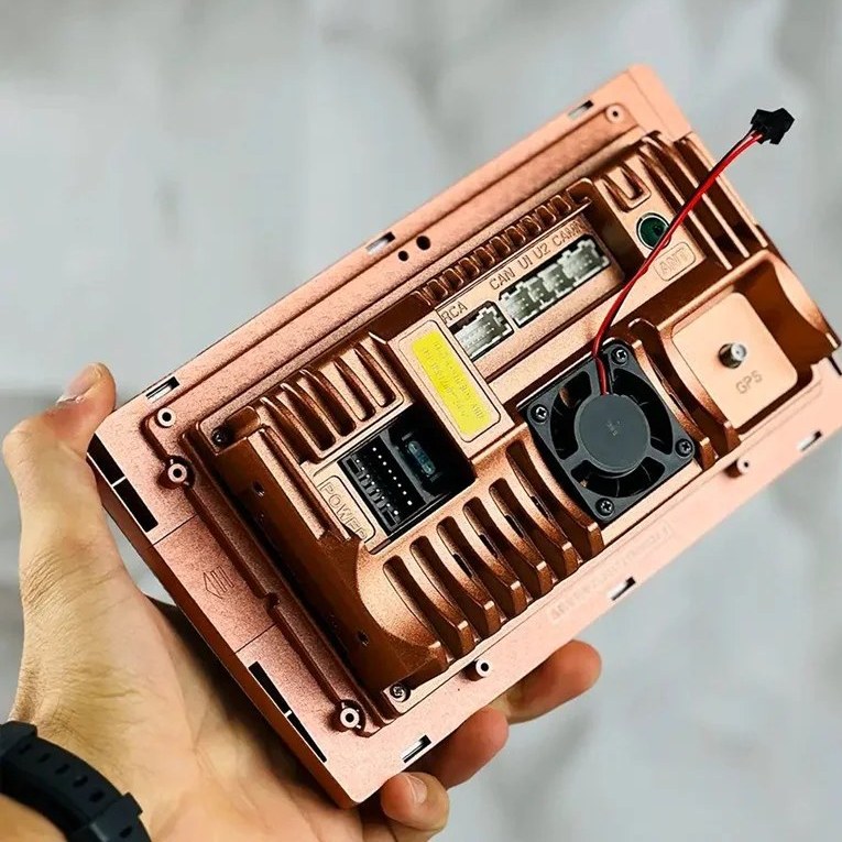 مانیتور ماشین 9 اینچ فن دار ( آمپلی سر خود ) برند پایونیر . مانیتور کارکرده